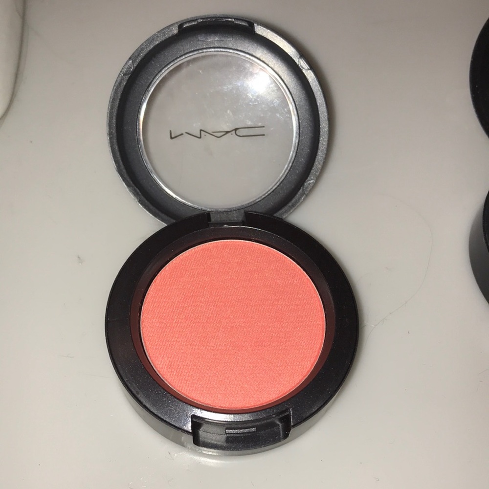NEW Mac blush! Price negotiable!
